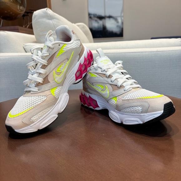 Nike Women’s Zoom Air Fire "Summit White And Total Orange" sneaker, Size 9.5 - Picture 4 of 13